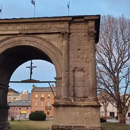Trilocale Arco D'Augusto Con Box Apartment Aosta Exterior photo